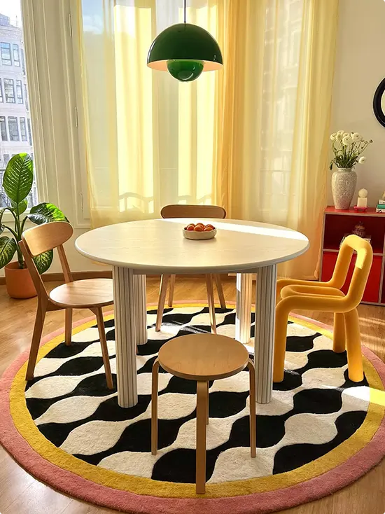 Retro Dining Set with Black and White Wave Rug