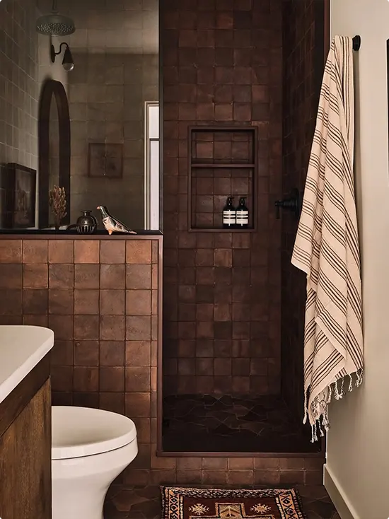 Bohemian or eclectic floor-to-ceiling terracotta zellige shower