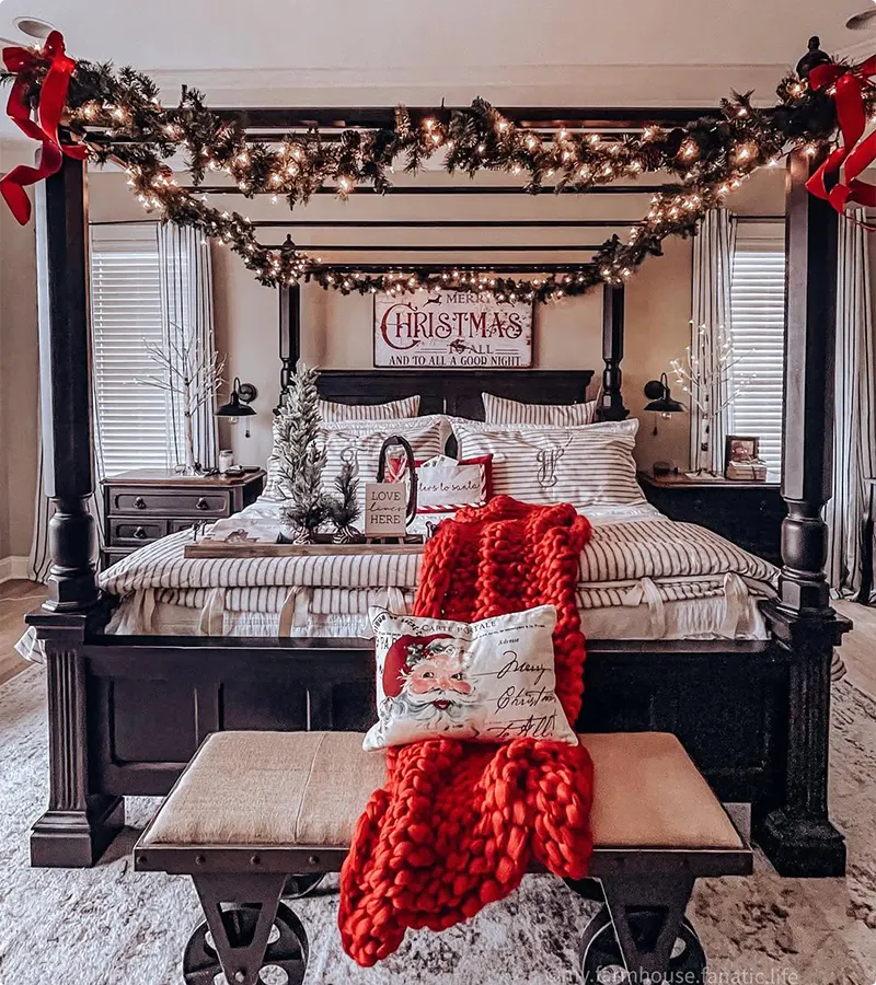 Four Poster Christmas Bedroom with Twinkling Garland