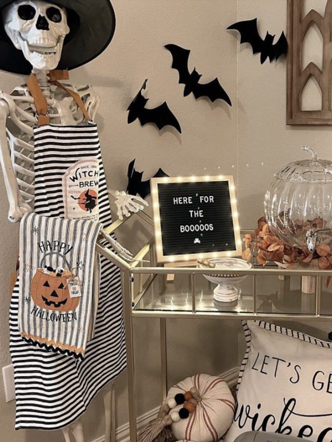 Striped Apron Party Cart Skeleton