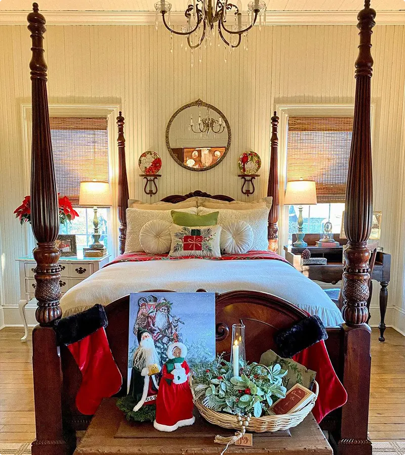 Traditional Christmas Bedroom in Rich Reds