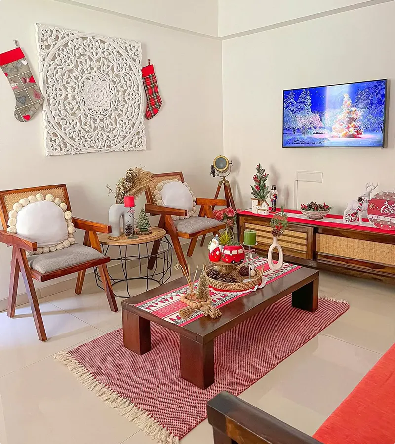 Compact Christmas Living Rooms with Table Runners