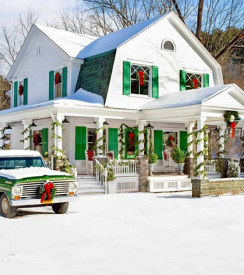 Crimson and Emerald Farmhouse Style