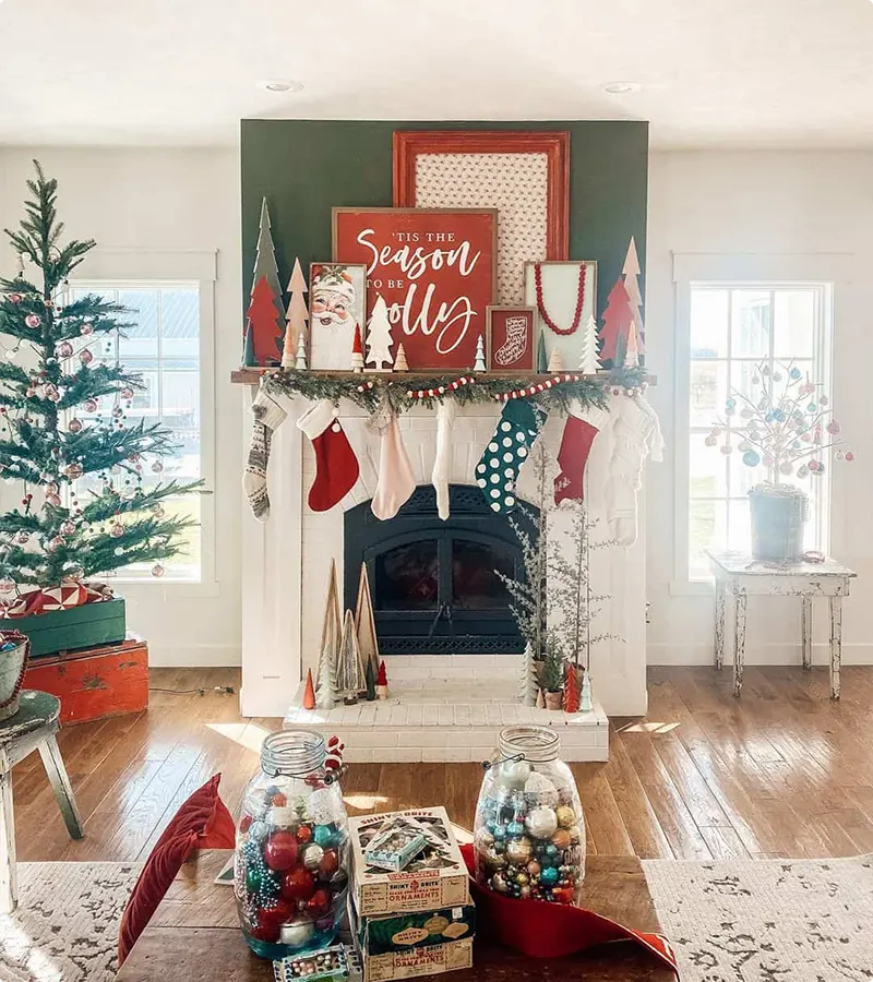 Retro Color Layered Artwork Christmas Mantle Decor