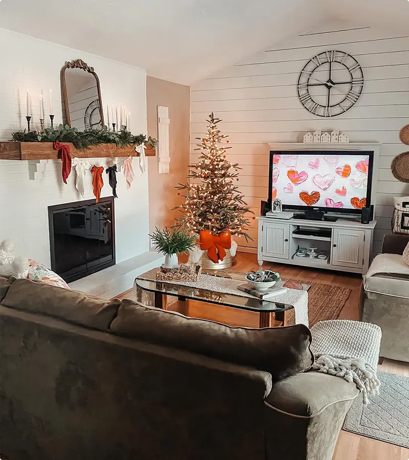 Neutral Greenery Decor with Mixed Metallics