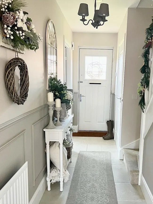 Neutral Farmhouse Holiday Entryway