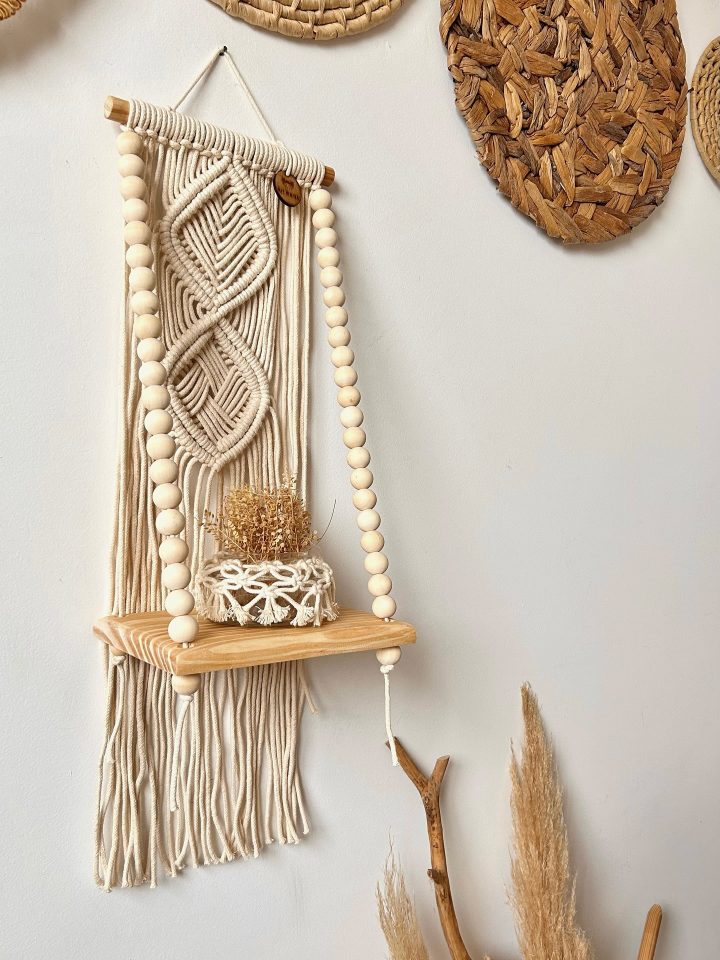 Compact Leaf Pattern Shelf
