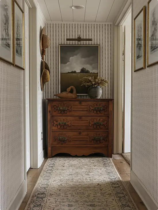 Cozy Vintage Striped Wallpaper