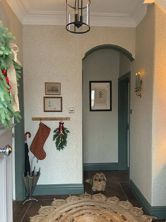Neutral Textured Shimmer Wallpaper in a Holiday Hallway