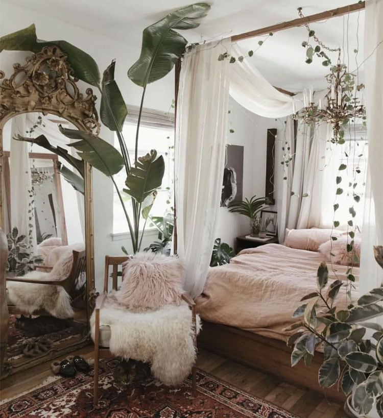 Aesthetic Bedroom Decor with Bed Canopy
