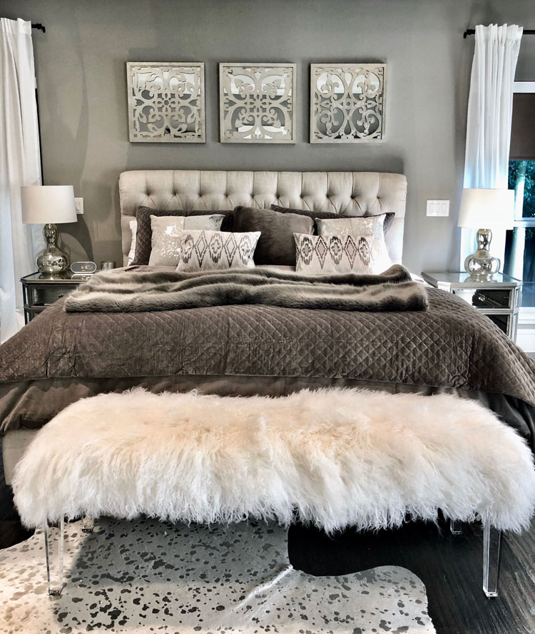 Aesthetic Bedroom with Cute Headboard For Bed