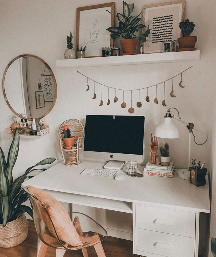 Aesthetic Bedroom with Cute Desk
