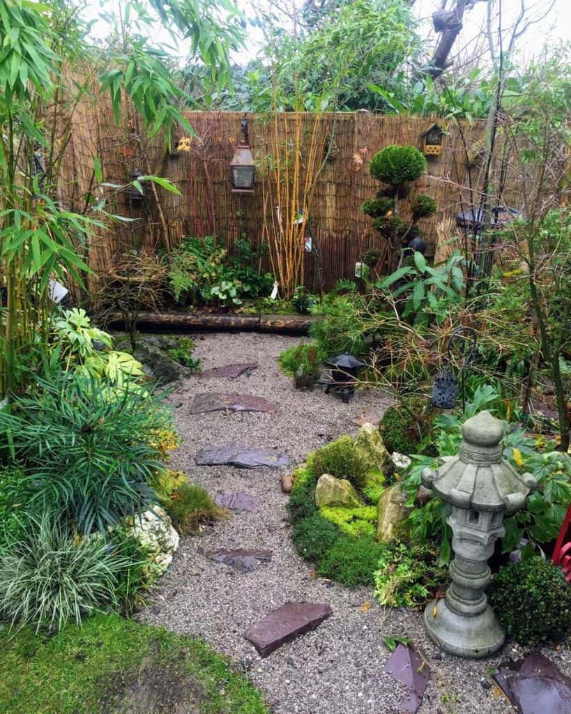 backyard-zen-garden-ideas-fusiongardens small bamboo fence backyard garden