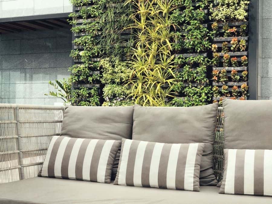 balcony-vertical-garden-ideas balcony vertical garden outdoor sofa