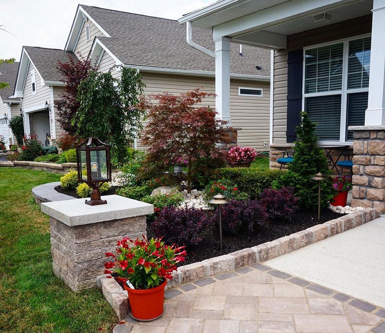 beautiful-and-simple-front-yard Beautiful and Simple Front Yard