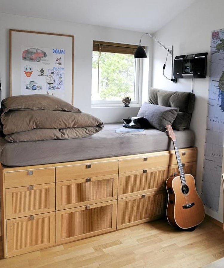 bedroom-decor-for-teenage-guys-with-small-rooms-bed-with-built-in-storage-space Bedroom Decor For Teenage Guys with Small Rooms - Bed with Built-In Storage Space