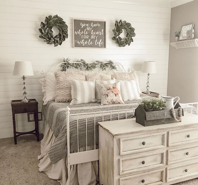 cottage-style-bedroom Cottage Style Bedroom