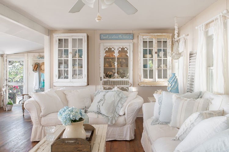 cottage-style-living-room Cottage Style Living Room