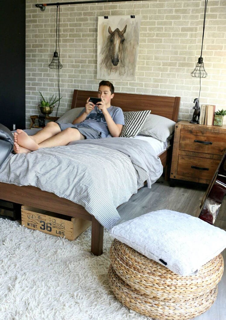 cozy-boye28099s-bedroom-idea-with-rustic-undertones Cozy Boy’s Bedroom Idea with Rustic Undertones