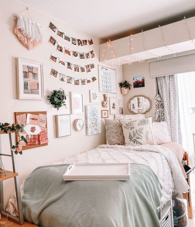 Creative Dorm Room with Wall Decor and Cool Decorations