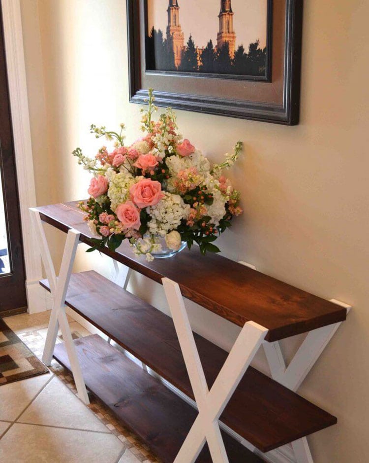 Minimal Foyer Table Décor