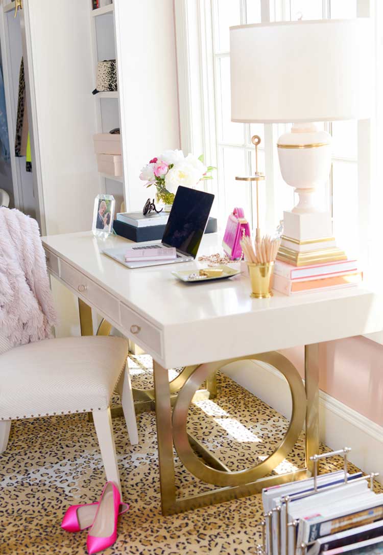 Cute Girly Desk in Bedroom