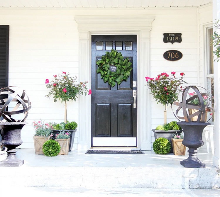 cute-large-planters-and-flowers-for-spring-front-porch Cute Large Planters and Flowers For Spring Front Porch