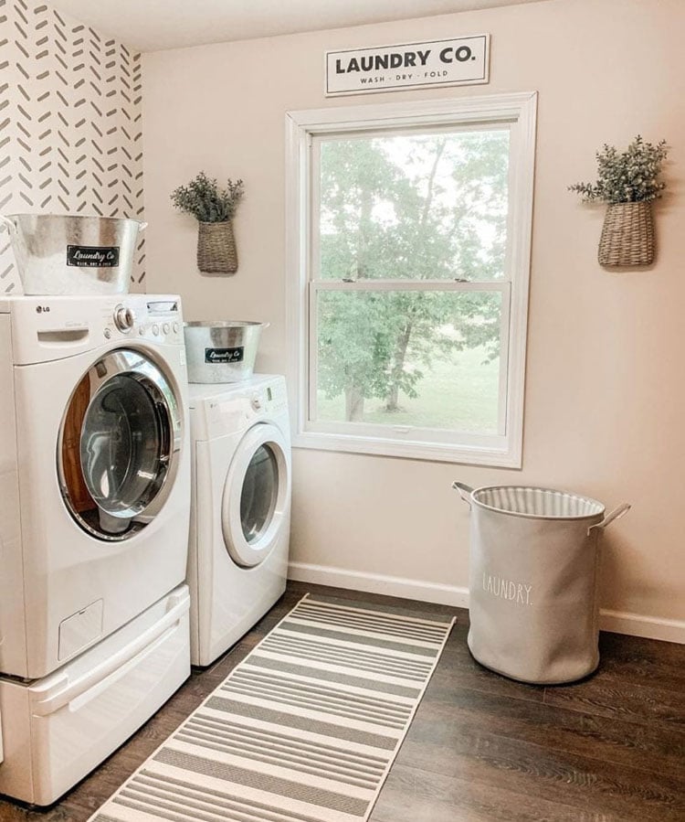 Cute Laundry Room Makeover Design