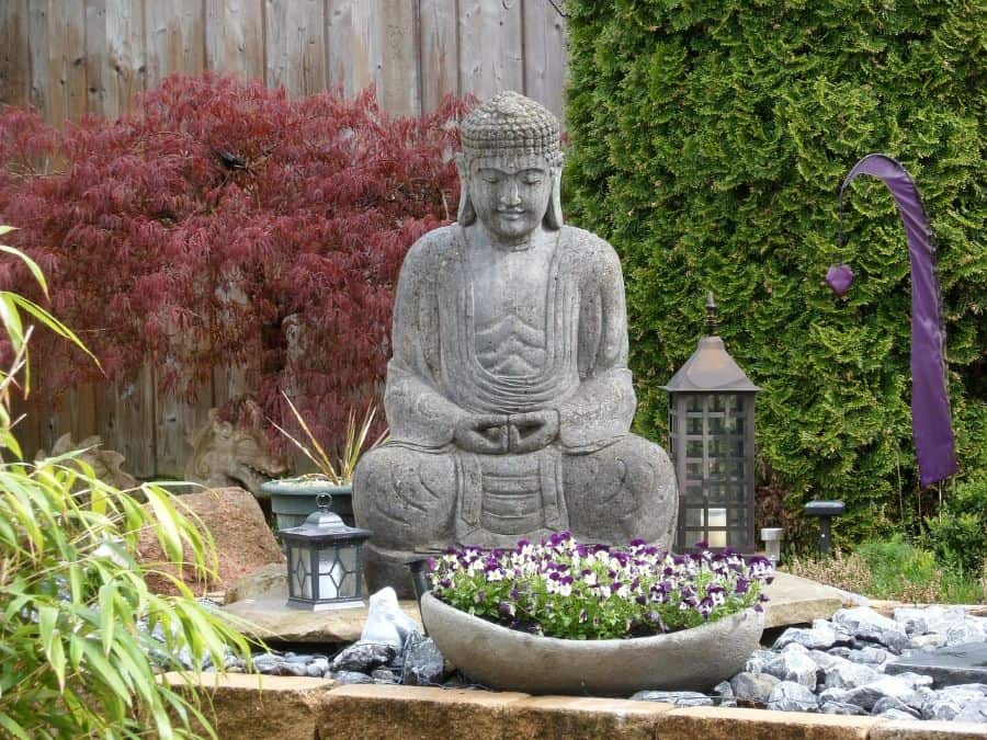 decor-and-religious-sculpture-zen-garden-ideas-3 meditating stone statue in backyard lanterns with candles