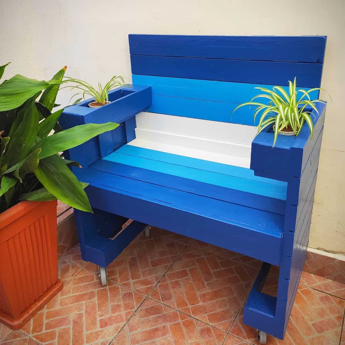 diy-garden-bench-ideas-mizzijosie blue painted wood bench on wheels with pot plant holders