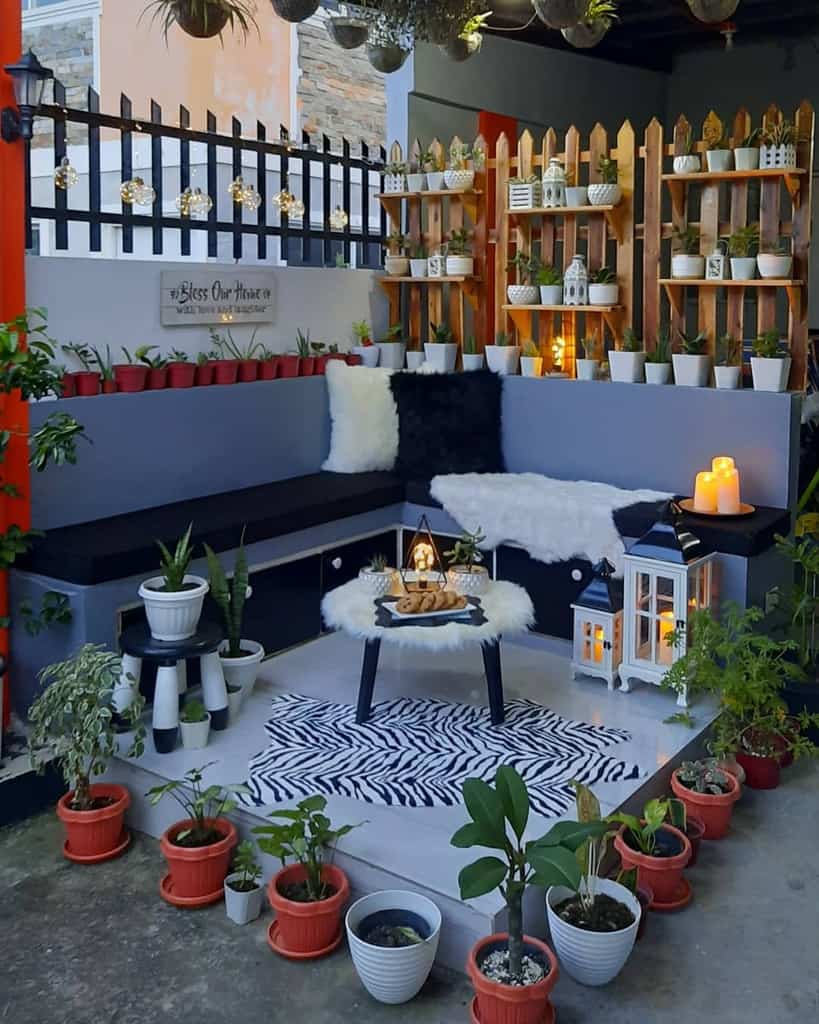 diy-patio-lighting-ideas-jengabron small corner patio with pot plants and bench seating