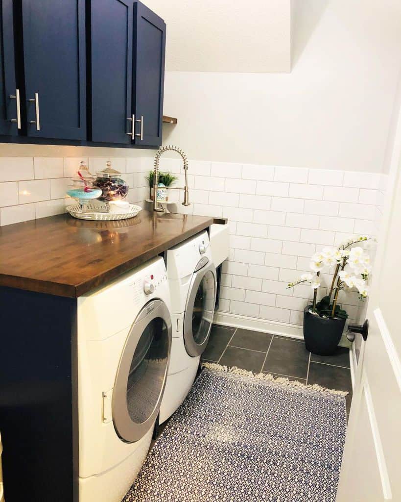 domsjo-laundry-room-sink-ideas-passion_for_design_ blue cabinet white tile wall laundry washer and dryer