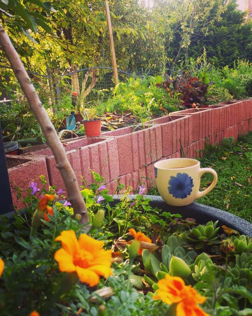cement brick retaining gwall