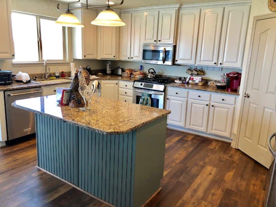 farmhouse small kitchen with island