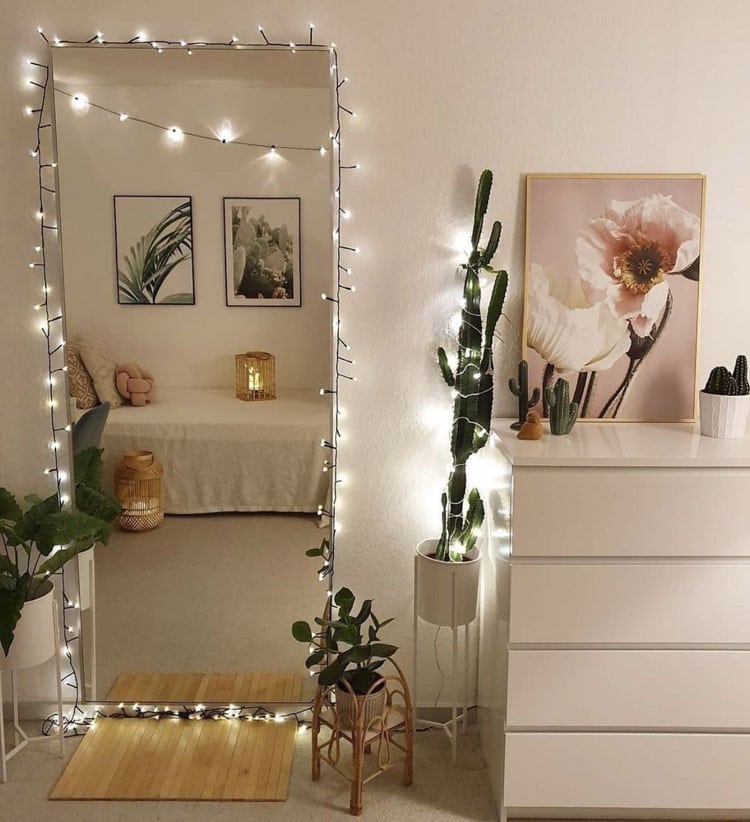 Feature A Mirror in Your Dorm Room