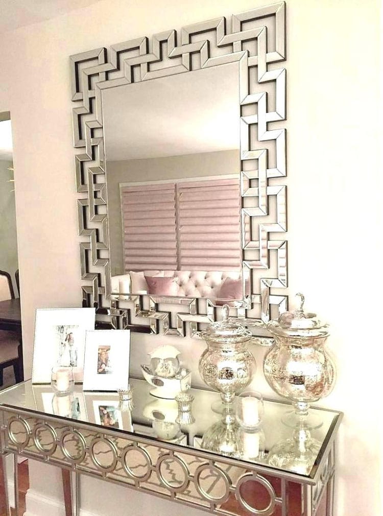Luxurious Foyer Table and Mirror with Elegant Finish