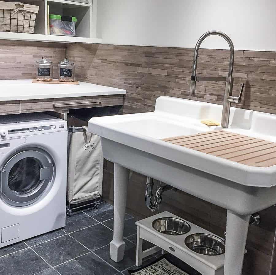 free-standing-laundry-room-sink-ideas-rochellelynnedesign large white free standing laundry room sink and washer