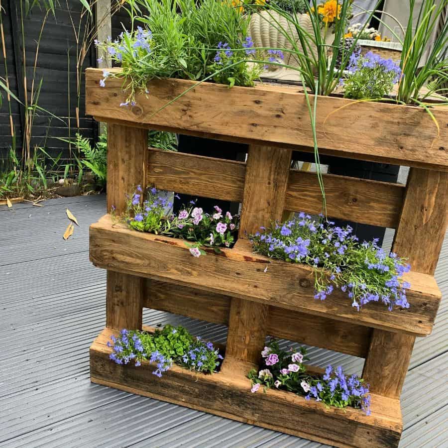 freestanding pallet planter garden backyard