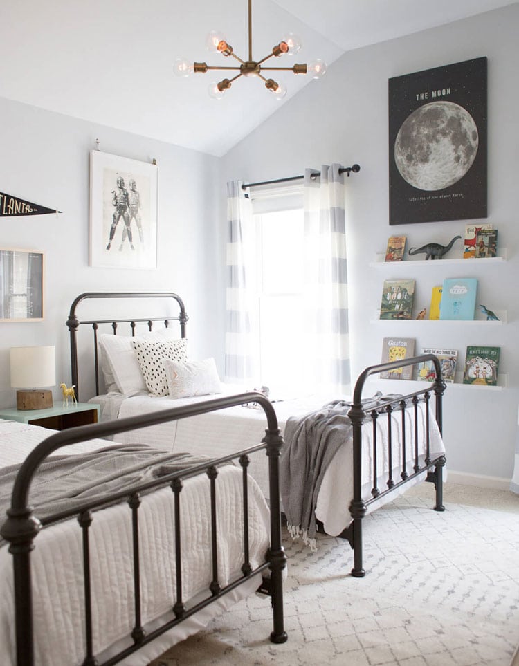 fun-guys-bedroom-idea-with-white-decor Fun Guys Bedroom Idea with White Decor