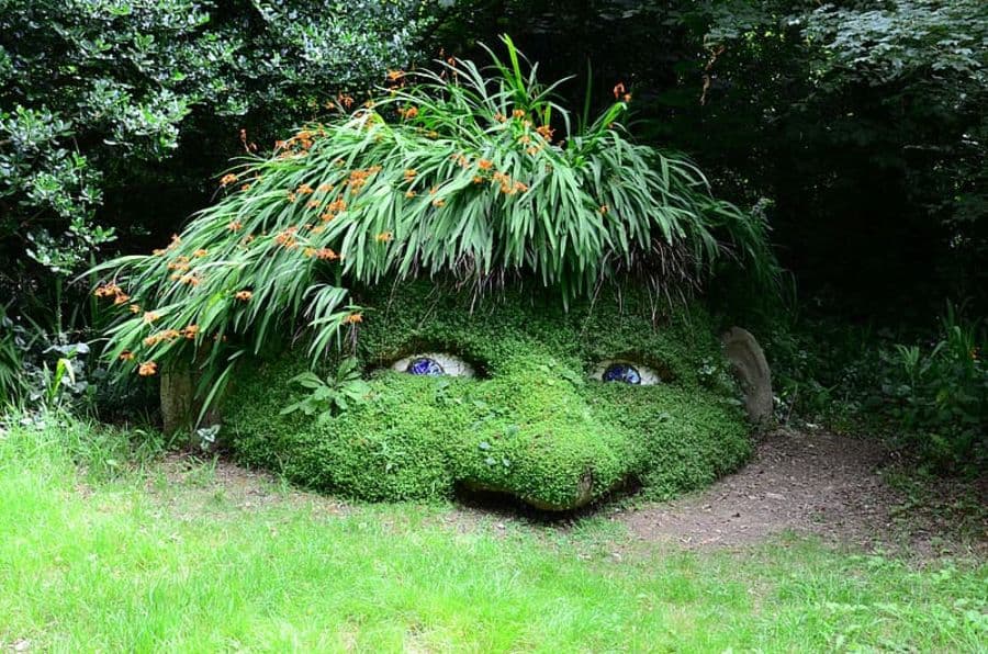 garden-art-1-garden-decor-ideas half a head garden feature
