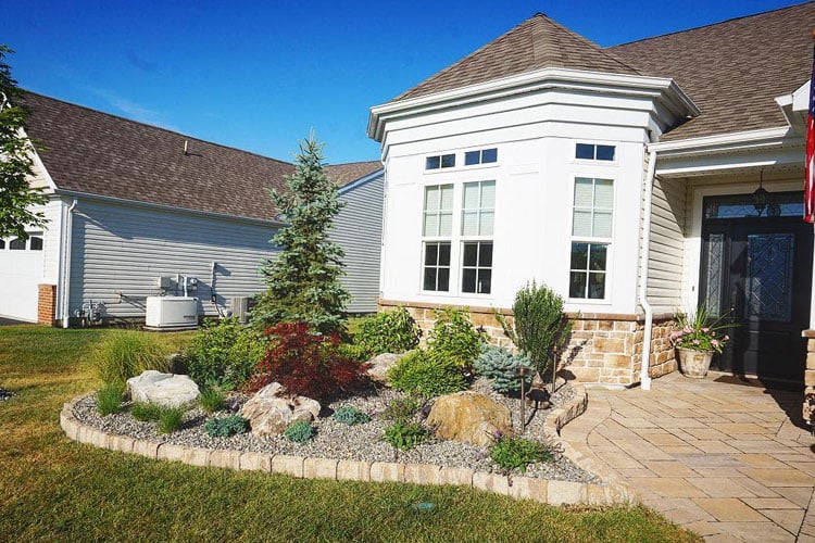 gorgeous-low-maintenance-front-yard-landscaping Gorgeous Low-Maintenance Front Yard Landscaping