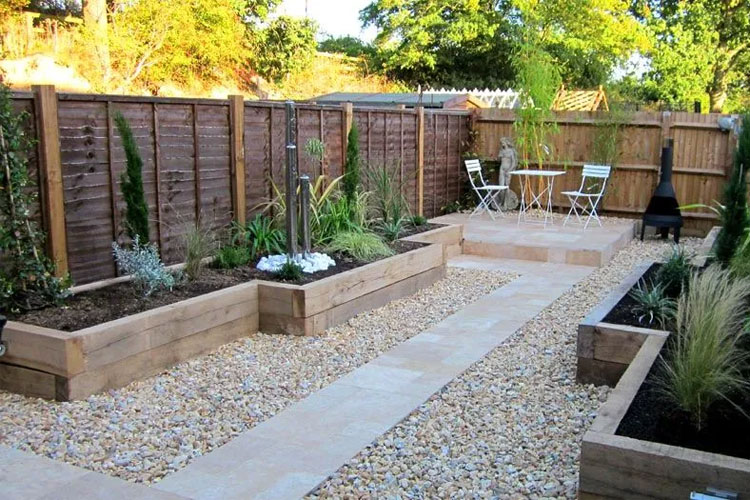 low-cost-backyard-with-gravel Low Cost Backyard with Gravel