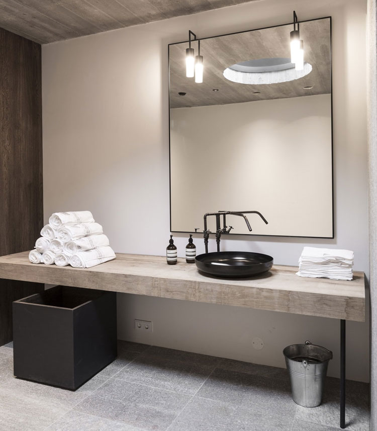 Minimalist Men's Bathroom