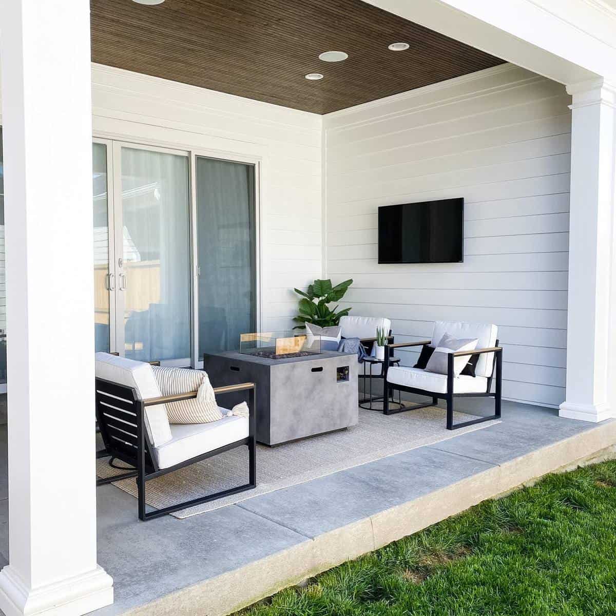 modern-patio-enclosure-ideas-caitinthecommons white shiplap wall modern patio enclosure