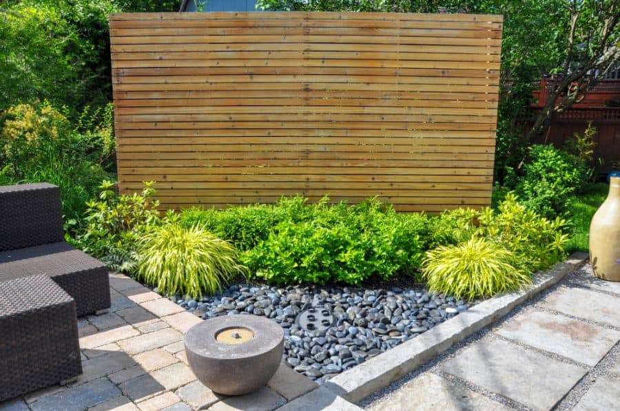 modern-zen-garden-ideas-3 small pebble garden wood privacy fence wicker chairs