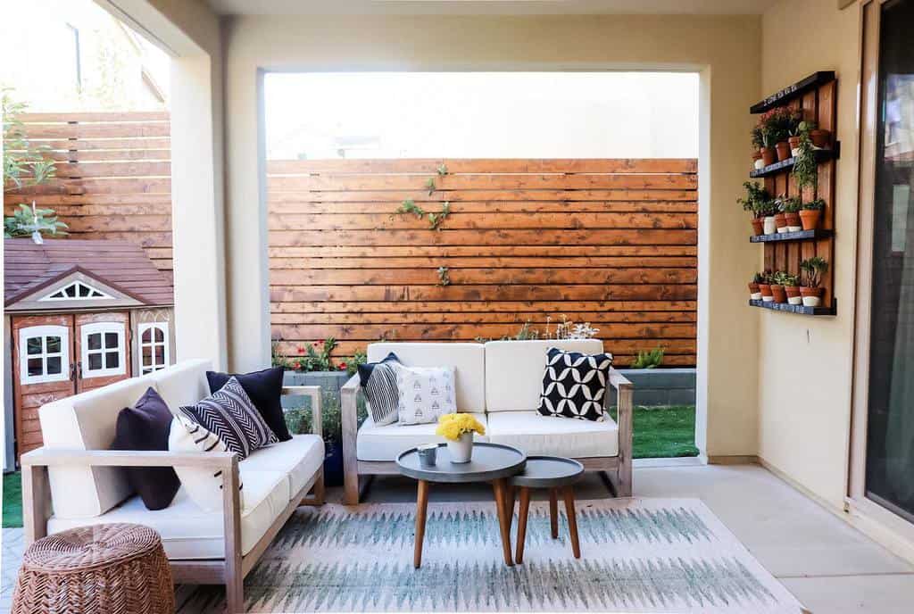 outdoor covered patio wall plants