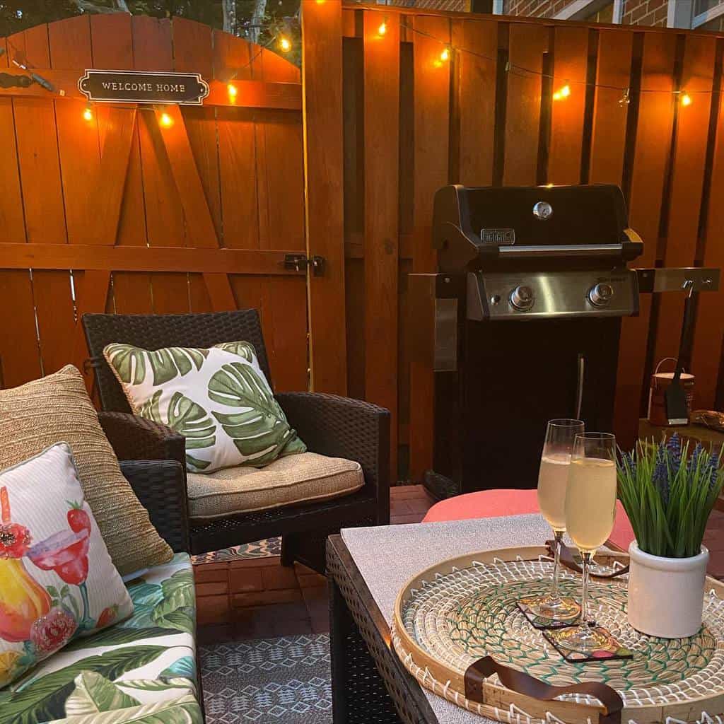outdoor-patio-lighting-ideas-littlenovahome small outdoor patio with bbq and seating