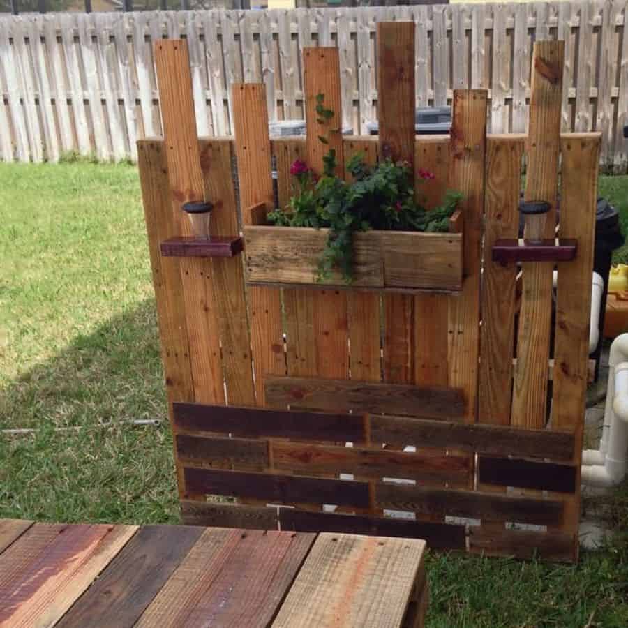 unique pallet fence garden