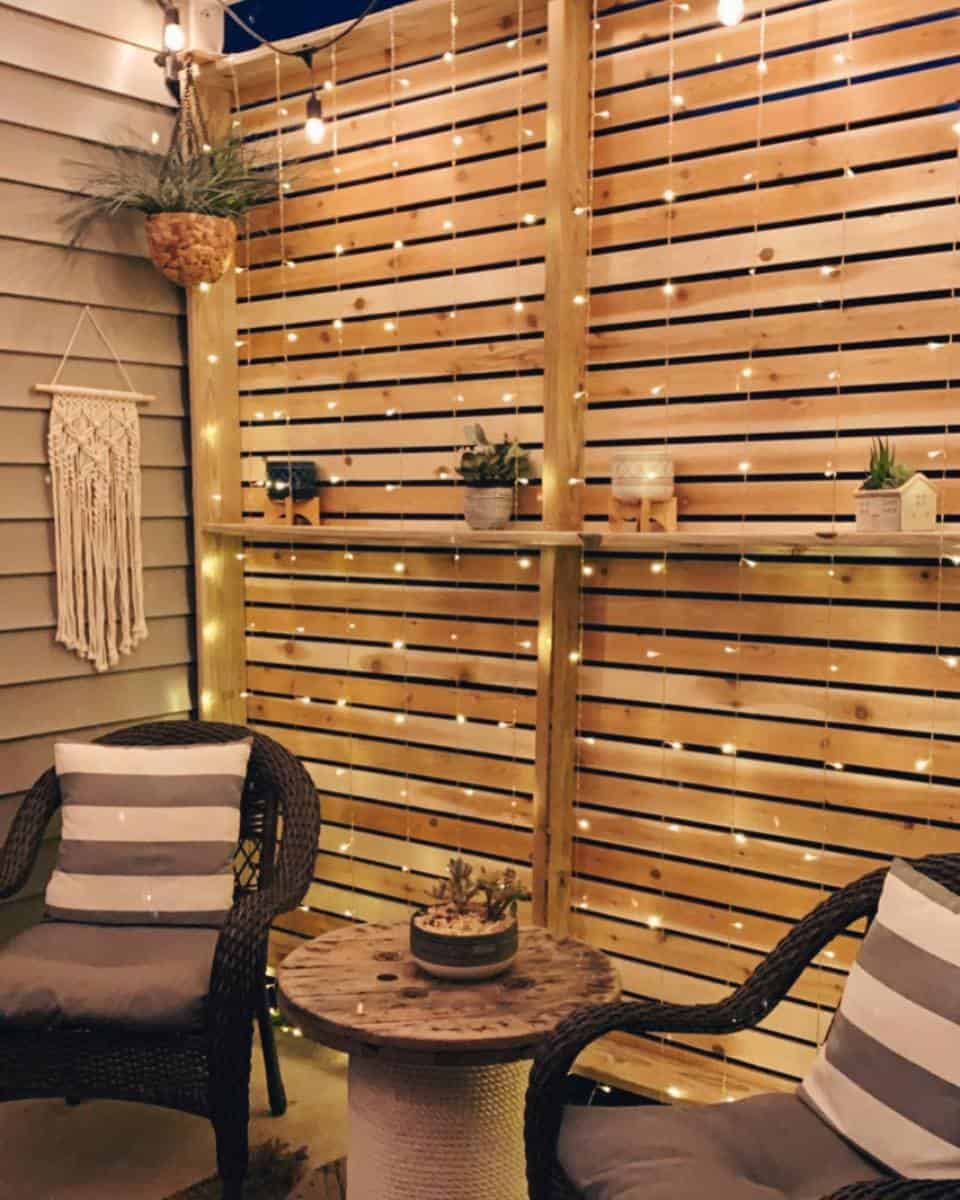 privacy-patio-enclosure-ideas-rachelleighsergent privacy wood patio with string lights