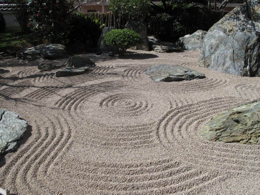 rock-zen-garden-ideas-6 peaceful raked zen garden with rocks